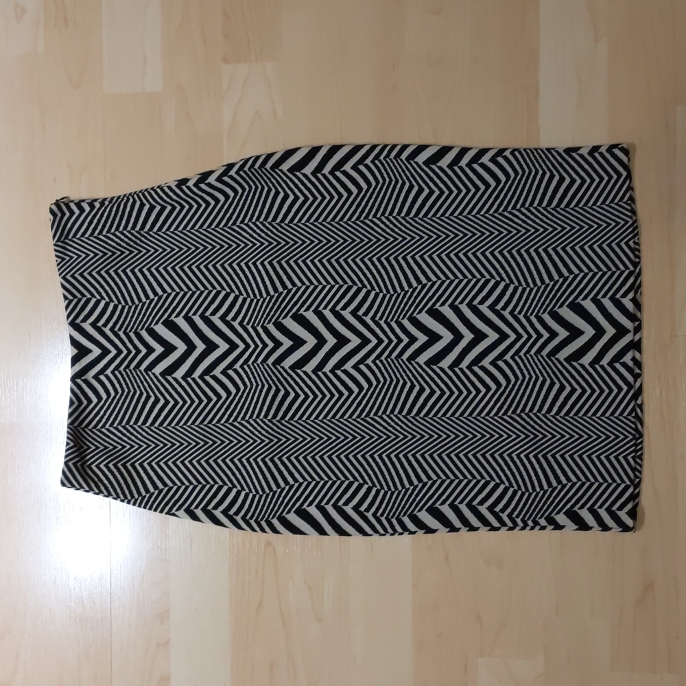NWOT Nicole Miller Artelier tan/black zig-zag pattern knit pencil skirt …